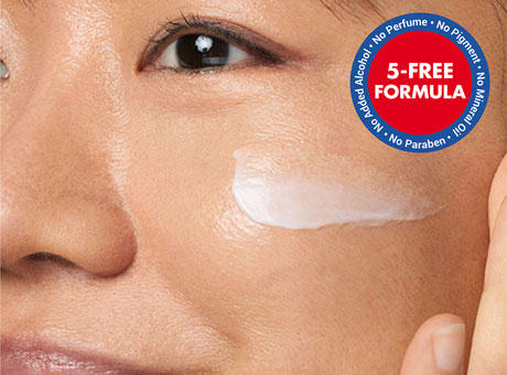 Texture of Kiehl’s Ultra Facial Cream good for sensitive skin. 5 burden-free formula.